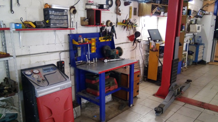 Верстак-стол бестумбовый ВП-1 с экраном купить в Котласе Верстак-стол бестумбовый ВП-1 с экраном купить в Котласе