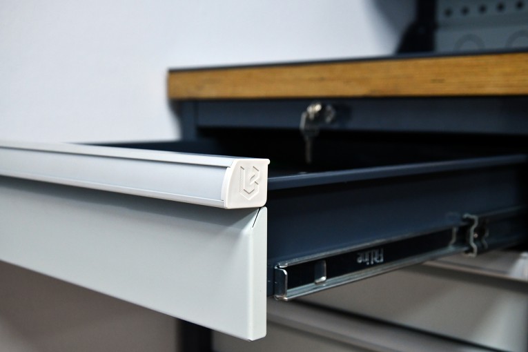 Верстак FBK 1551.17.3-1 купить в Котласе Верстак FBK 1551.17.3-1 купить в Котласе